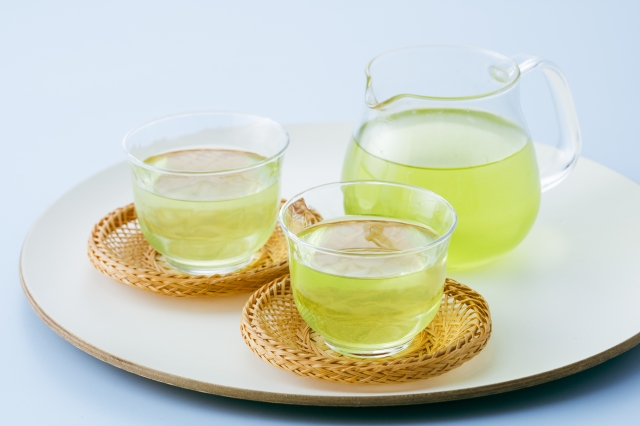 冷たい緑茶の画像